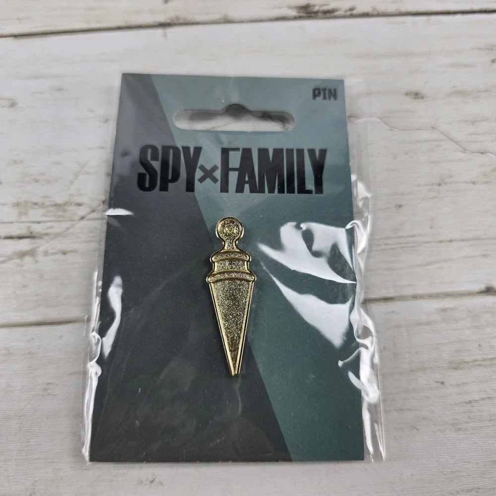 NEW Spy x Family Yor Forger Stiletto Dagger Enamel Pin Gold Glitter Crunchyroll